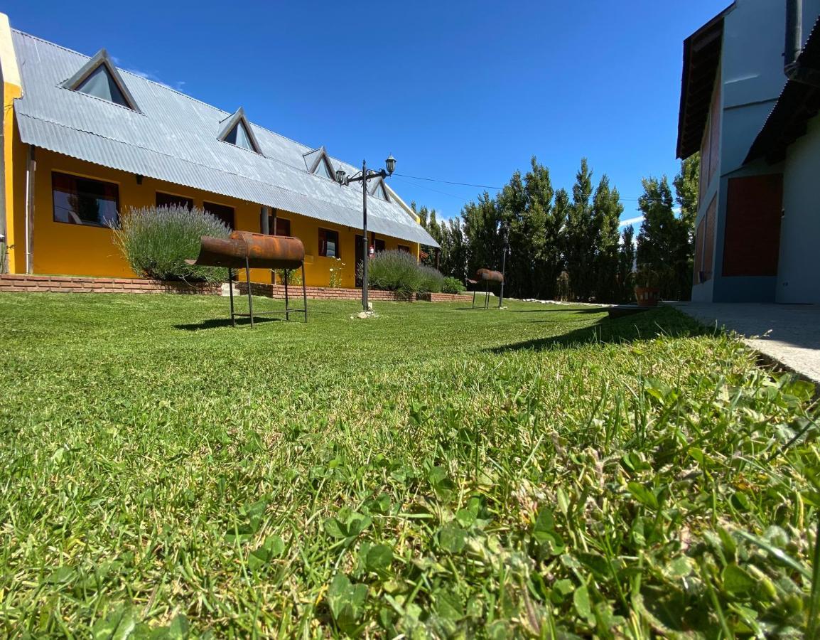 Hotel Y Cabanas Las Marias El Calafate Exterior photo